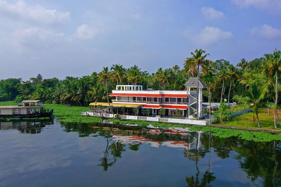 Vembanad Village Backwater Resort Alappuzha Exterior photo