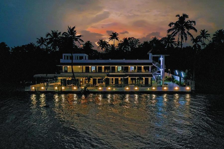Vembanad Village Backwater Resort Alappuzha Exterior photo