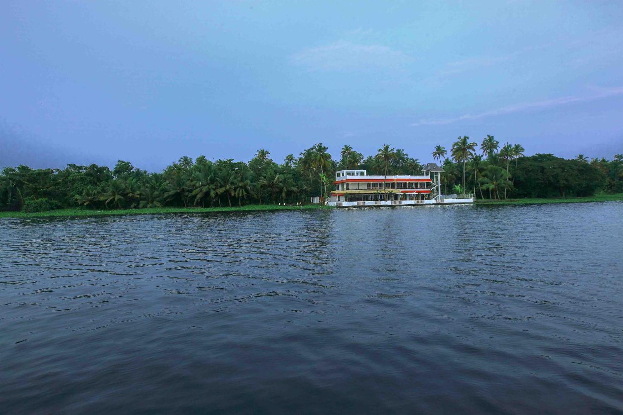 Vembanad Village Backwater Resort Alappuzha Exterior photo