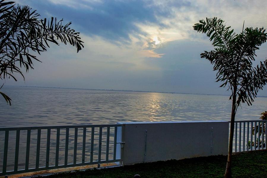 Vembanad Village Backwater Resort Alappuzha Exterior photo