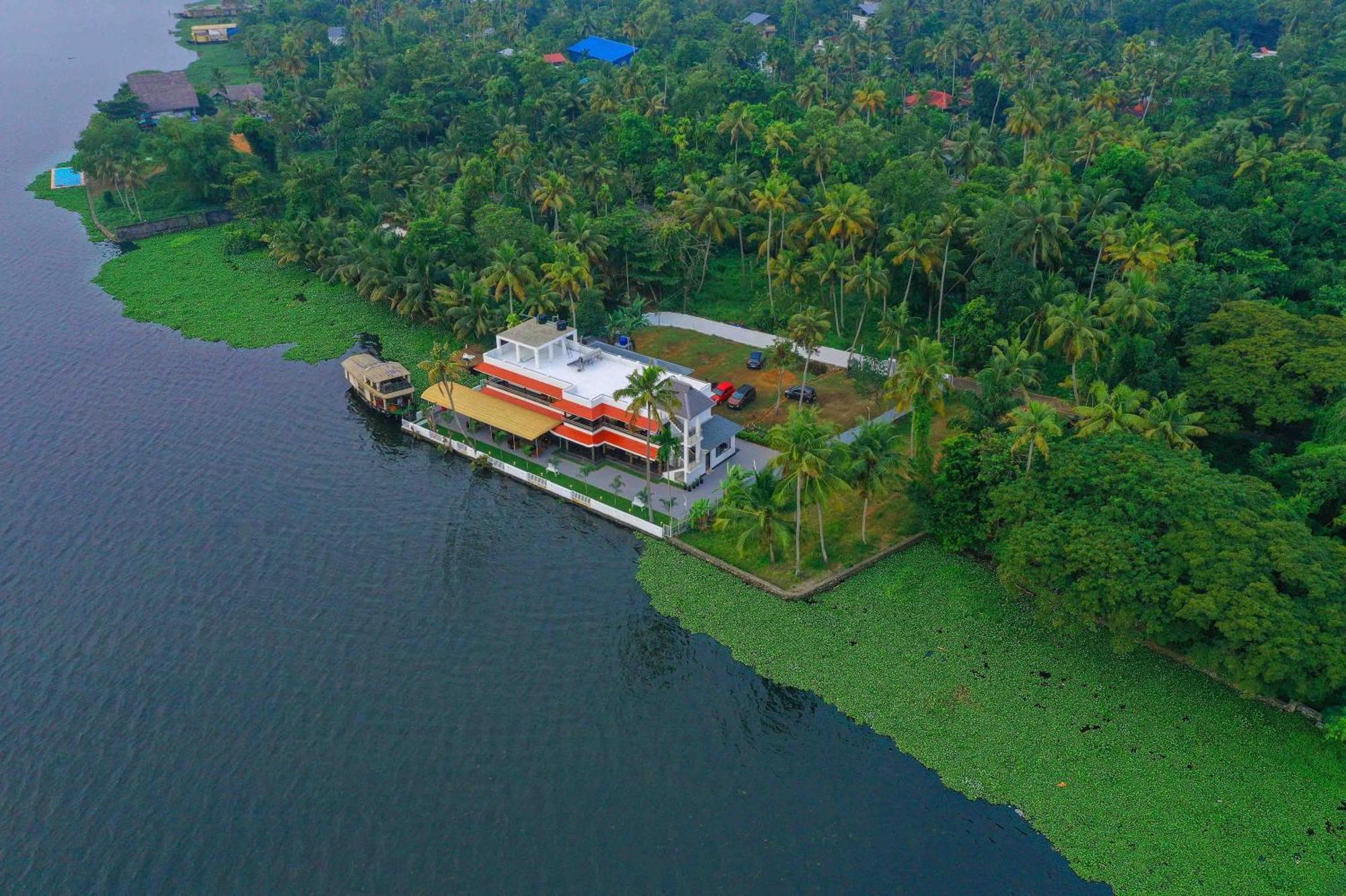 Vembanad Village Backwater Resort Alappuzha Exterior photo